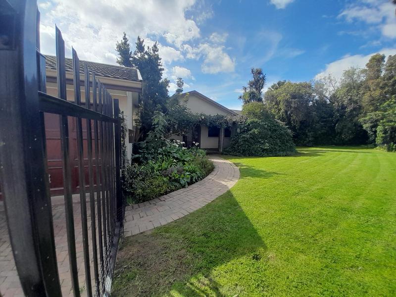 To Let 4 Bedroom Property for Rent in Sonstraal Western Cape